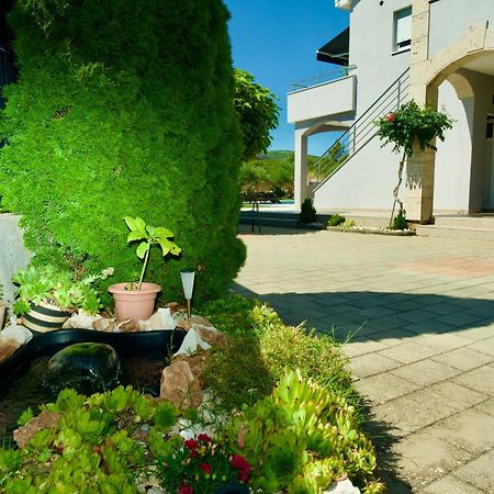 Apartment Lana Bristivica Exterior foto